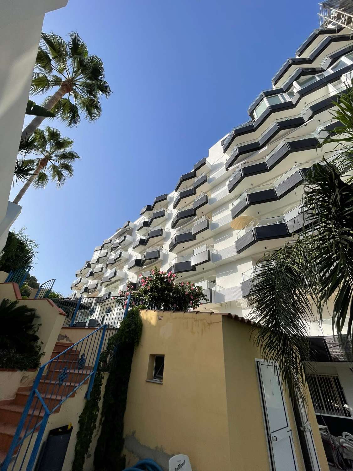 HALVSÆSON TIL LEJE FRA NU til 30/06/2027 DEJLIG LEJLIGHED MED HAVUDSIGT NÆR PUERTO MARINA I BENALMADENA