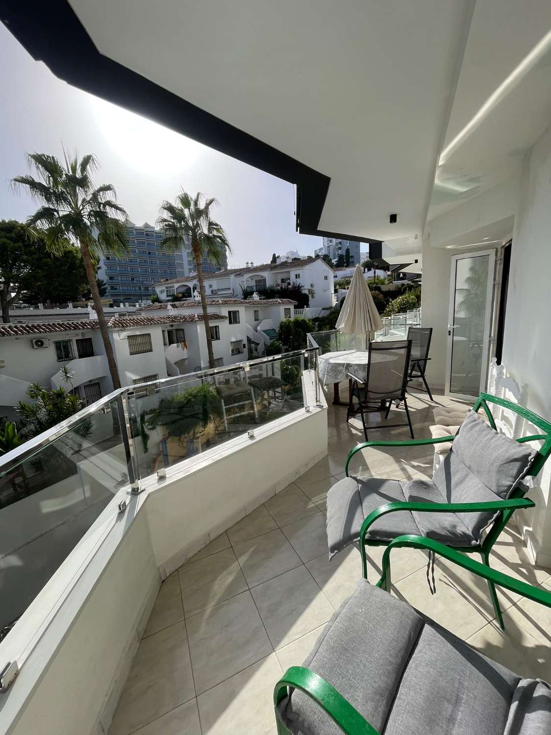 HALVSÆSON TIL LEJE FRA NU til 30/06/2027 DEJLIG LEJLIGHED MED HAVUDSIGT NÆR PUERTO MARINA I BENALMADENA