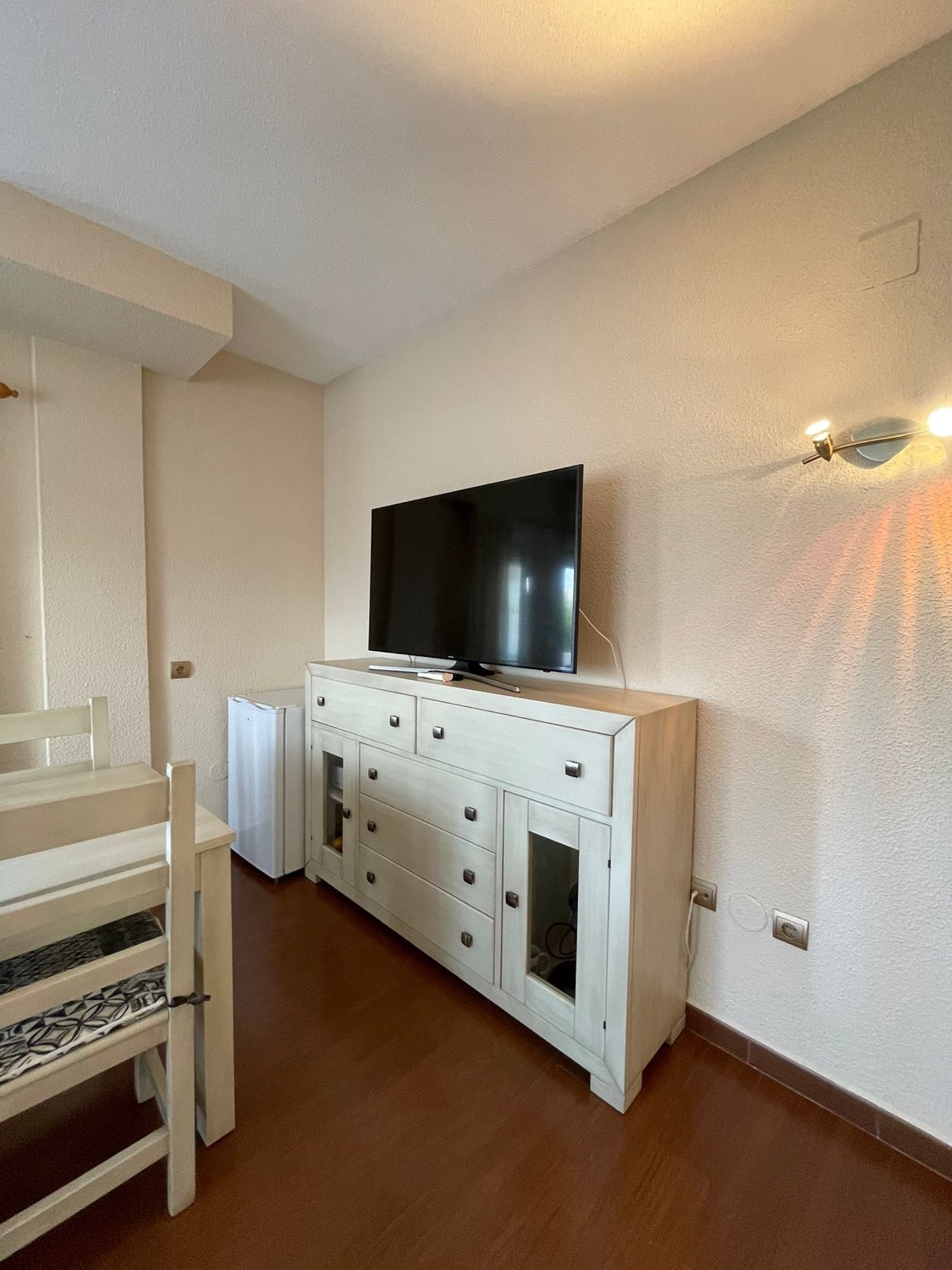 Media Temporada Se alquila desde 01/10/2026 - 31/05/2027 bonito apartamento con vistas al mar en 1ª línea de playa en Benalmádena