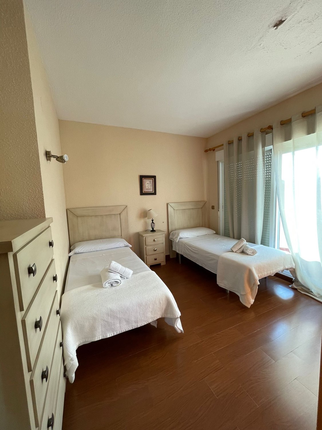 Media Temporada Se alquila desde 01/10/2026 - 31/05/2027 bonito apartamento con vistas al mar en 1ª línea de playa en Benalmádena