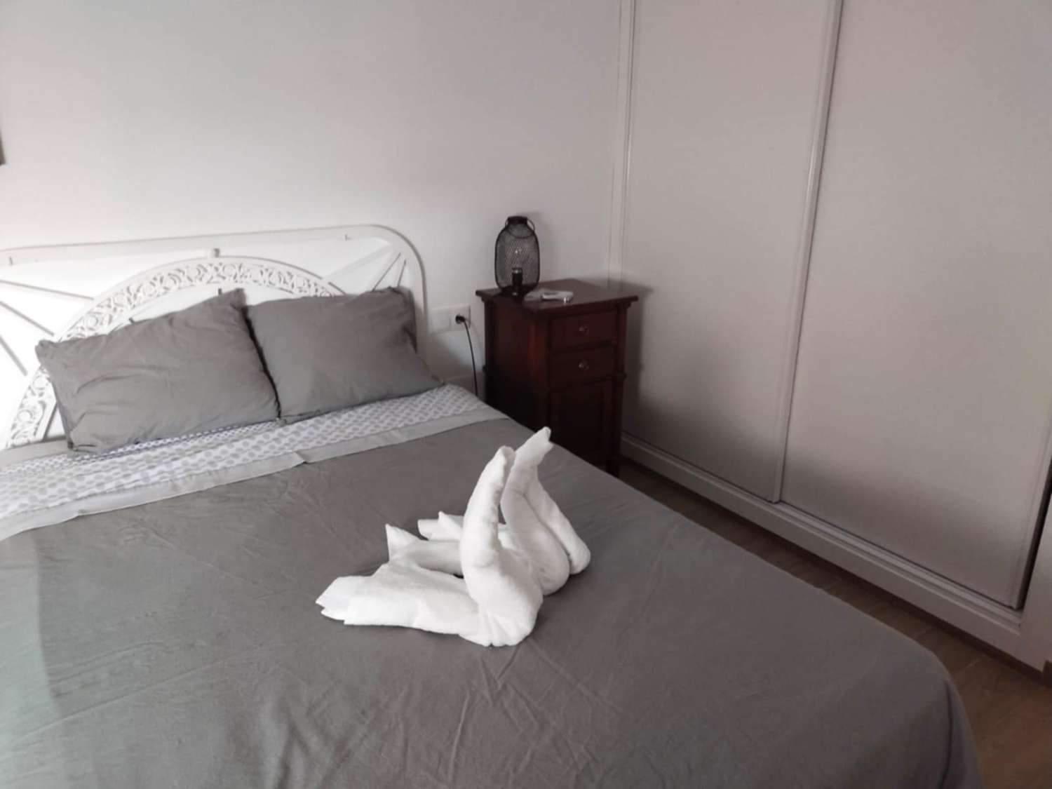 BEL APPARTEMENT À LOUER À MIJAS COSTA, SUR LA 1ÈRE LIGNE DE LA PLAGE