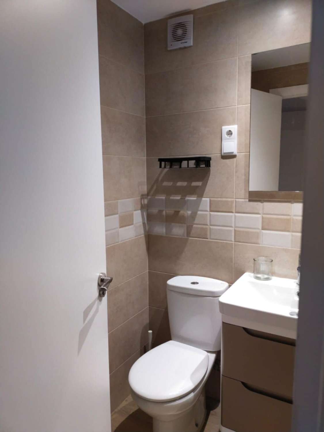 BEL APPARTEMENT À LOUER À MIJAS COSTA, SUR LA 1ÈRE LIGNE DE LA PLAGE