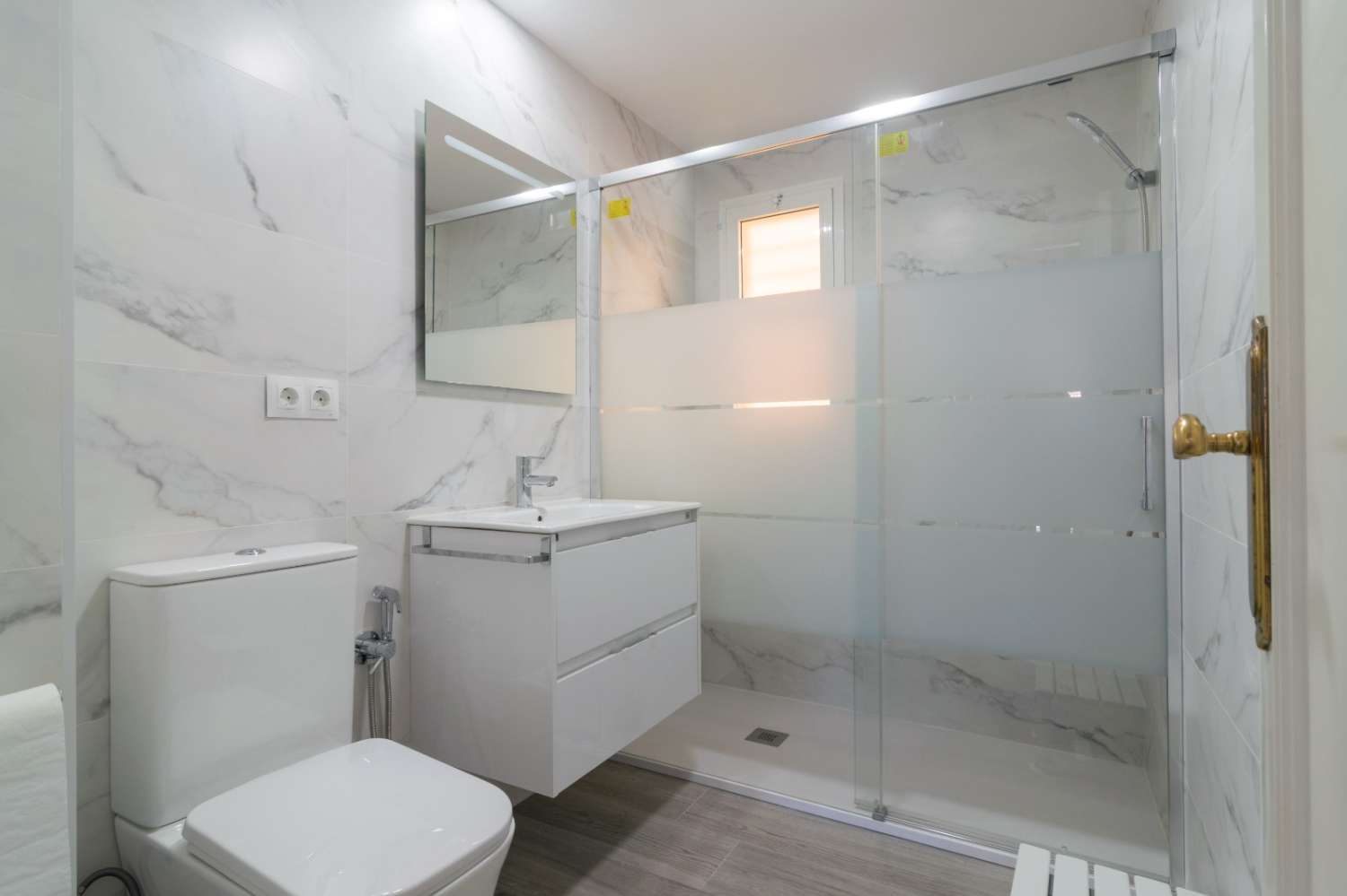 MEDIA TEMPORADA SE ALQUILA DESDE 1/9/2026 - 30/6/2027 BONITO APARTAMENTO CON VISTAS AL MAR EN LOS BOLICHES (FUENGIROLA).