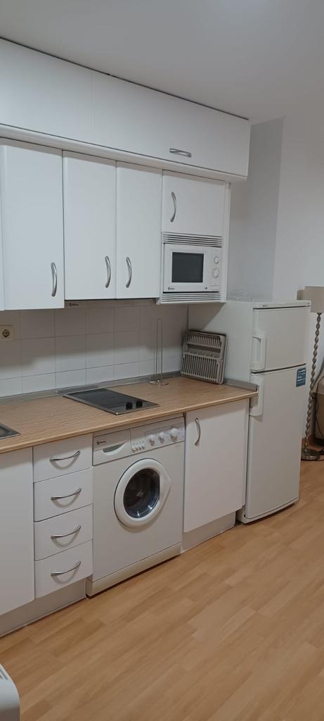 Se alquila Media Temporada desde el 01/10/2026-31/05/2027 bonito apartamento a 10 metros del Paseo Marítimo de Fuengirola.