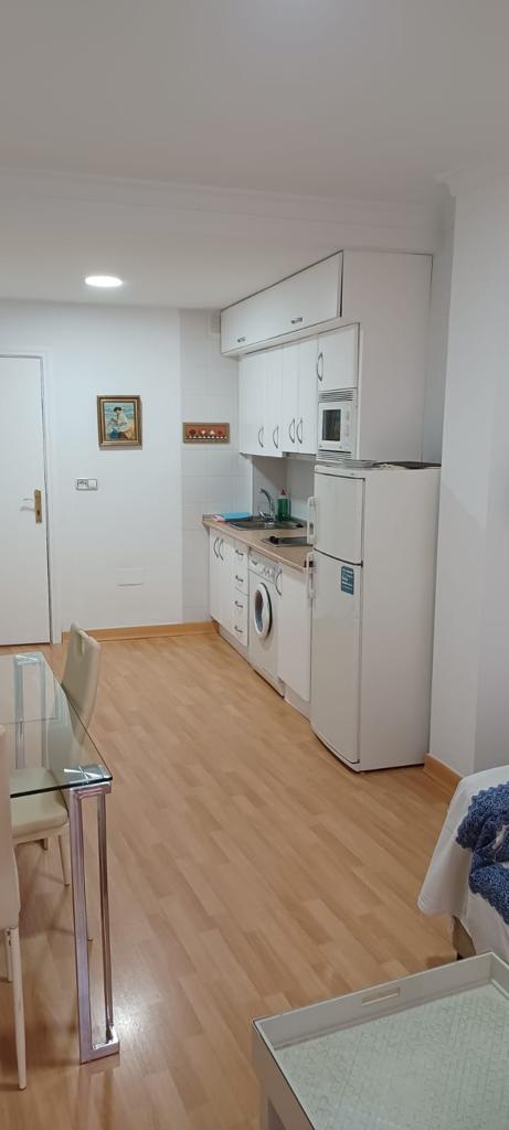 Se alquila Media Temporada desde el 01/10/2026-31/05/2027 bonito apartamento a 10 metros del Paseo Marítimo de Fuengirola.