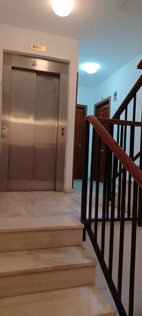 Se alquila Media Temporada desde el 01/10/2026-31/05/2027 bonito apartamento a 10 metros del Paseo Marítimo de Fuengirola.