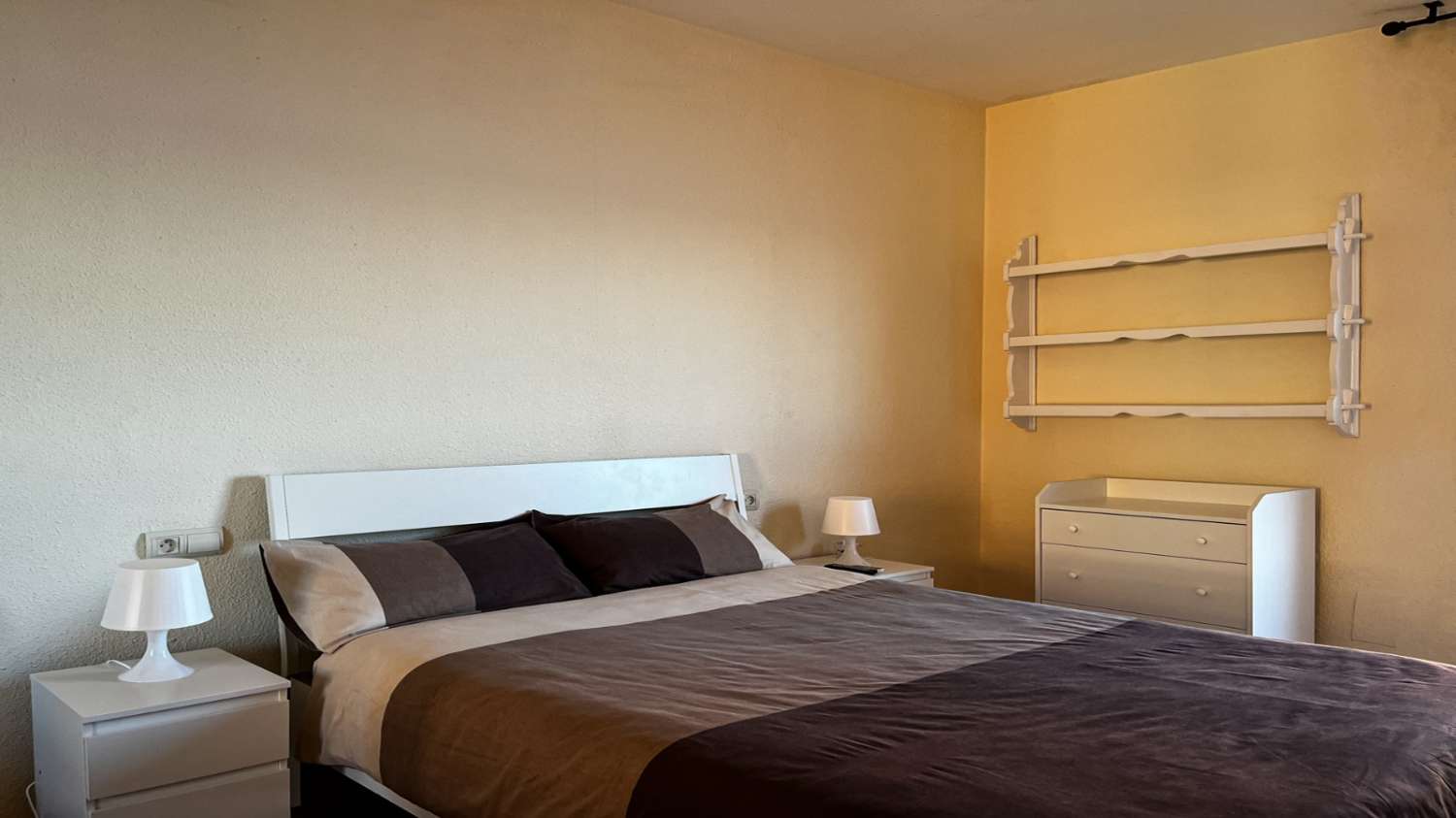 SE ALQUILA MEDIA TEMPORADA DESDE 15/10/2026- 31/05/2027 BONITO APARTAMENTO CON VISTAS AL MAR EN FUENGIROLA.