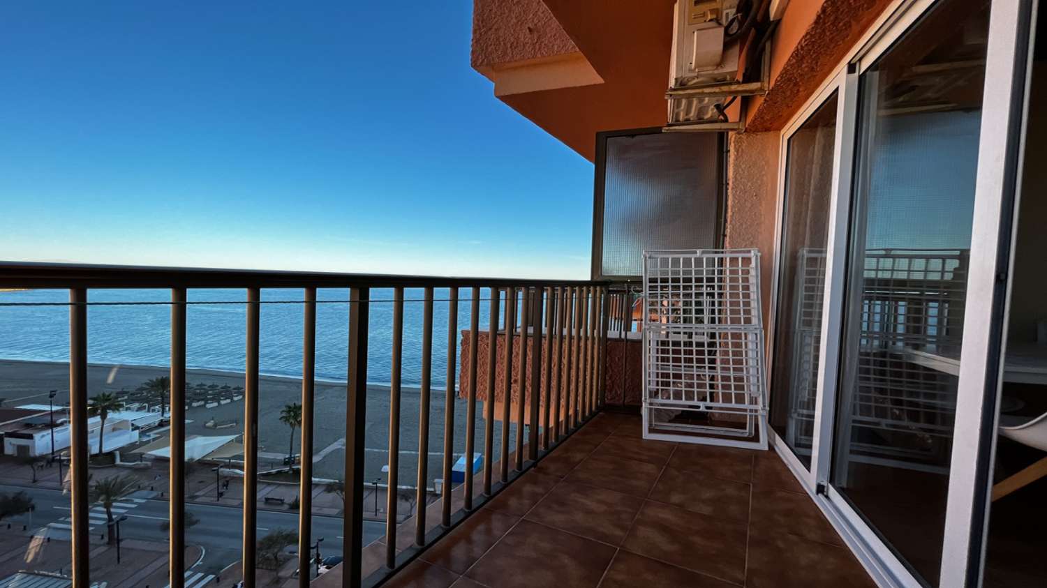 SE ALQUILA MEDIA TEMPORADA DESDE 15/10/2026- 31/05/2027 BONITO APARTAMENTO CON VISTAS AL MAR EN FUENGIROLA.