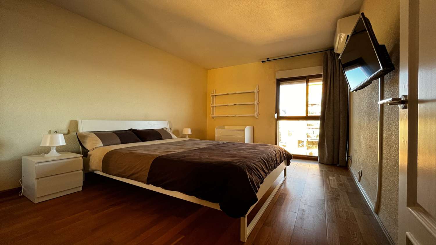 SE ALQUILA MEDIA TEMPORADA DESDE 15/10/2026- 31/05/2027 BONITO APARTAMENTO CON VISTAS AL MAR EN FUENGIROLA.