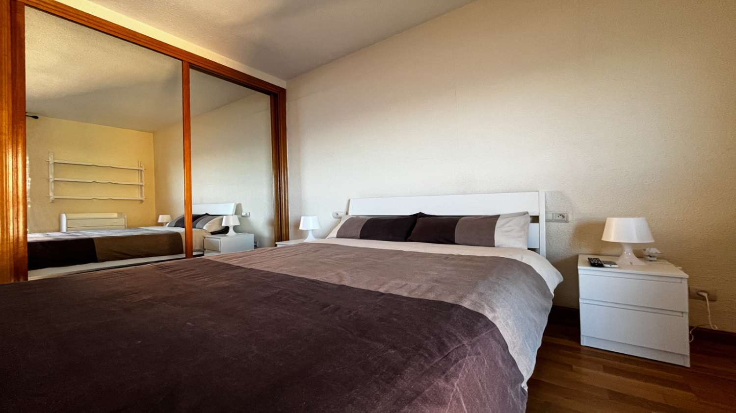 SE ALQUILA MEDIA TEMPORADA DESDE 15/10/2026- 31/05/2027 BONITO APARTAMENTO CON VISTAS AL MAR EN FUENGIROLA.
