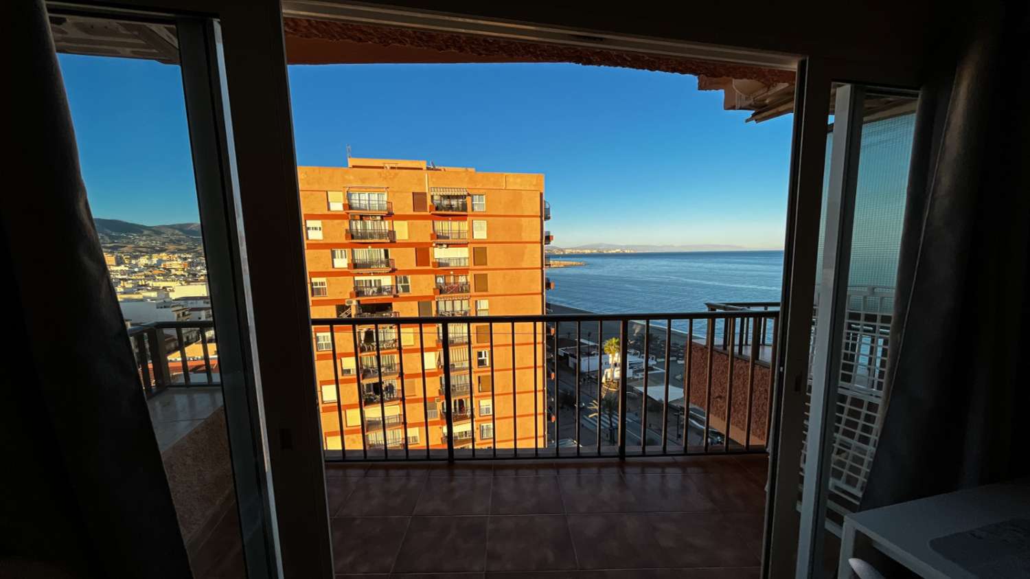 SE ALQUILA MEDIA TEMPORADA DESDE 15/10/2026- 31/05/2027 BONITO APARTAMENTO CON VISTAS AL MAR EN FUENGIROLA.