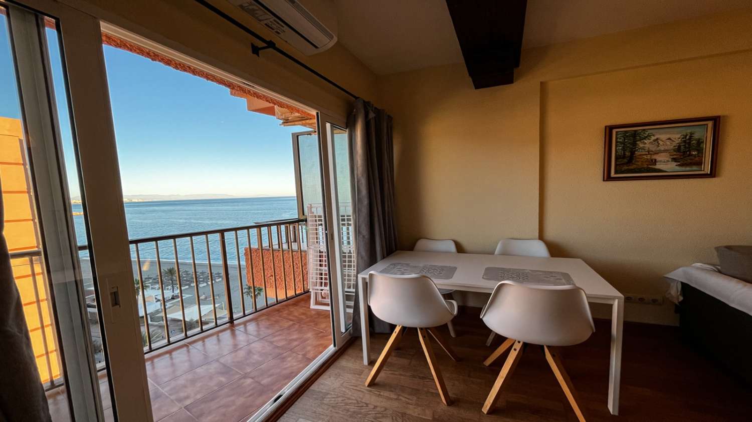 SE ALQUILA MEDIA TEMPORADA DESDE 15/10/2026- 31/05/2027 BONITO APARTAMENTO CON VISTAS AL MAR EN FUENGIROLA.