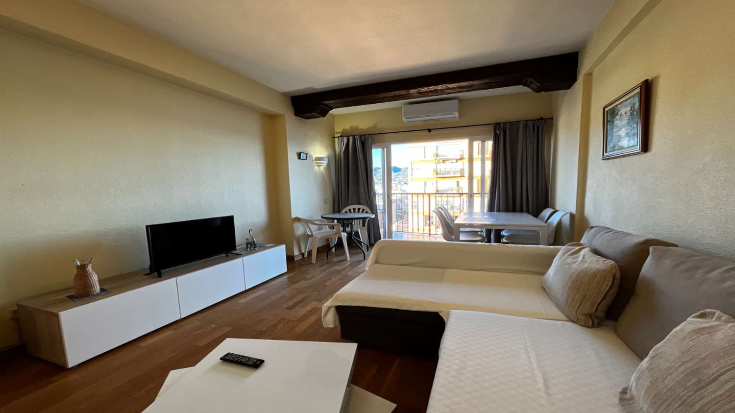 SE ALQUILA MEDIA TEMPORADA DESDE 15/10/2026- 31/05/2027 BONITO APARTAMENTO CON VISTAS AL MAR EN FUENGIROLA.