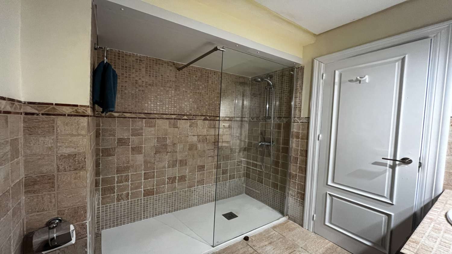 SE ALQUILA MEDIA TEMPORADA DESDE 15/10/2026- 31/05/2027 BONITO APARTAMENTO CON VISTAS AL MAR EN FUENGIROLA.