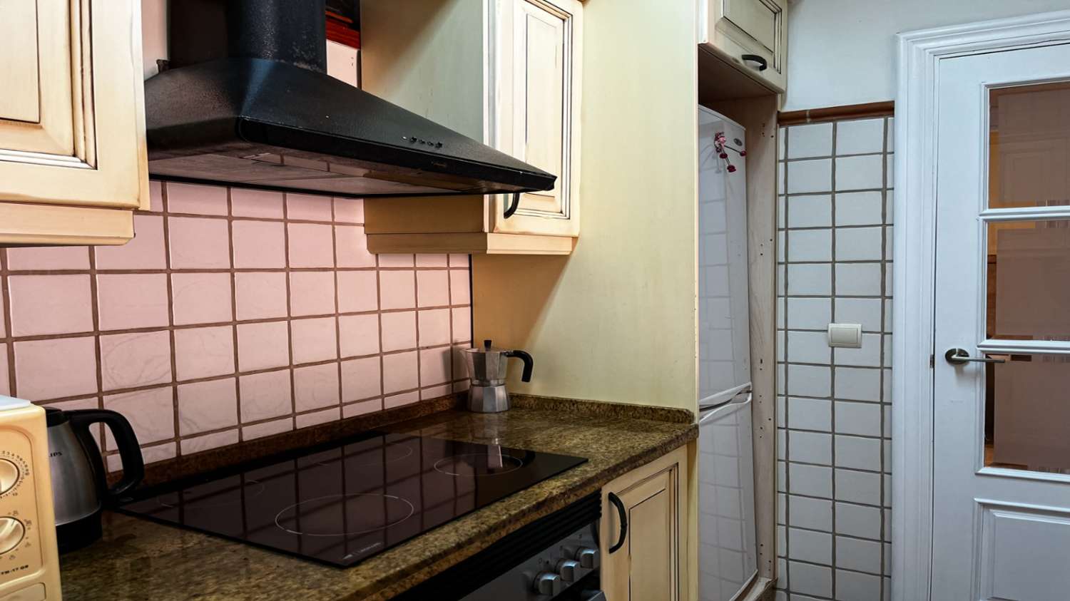SE ALQUILA MEDIA TEMPORADA DESDE 15/10/2026- 31/05/2027 BONITO APARTAMENTO CON VISTAS AL MAR EN FUENGIROLA.