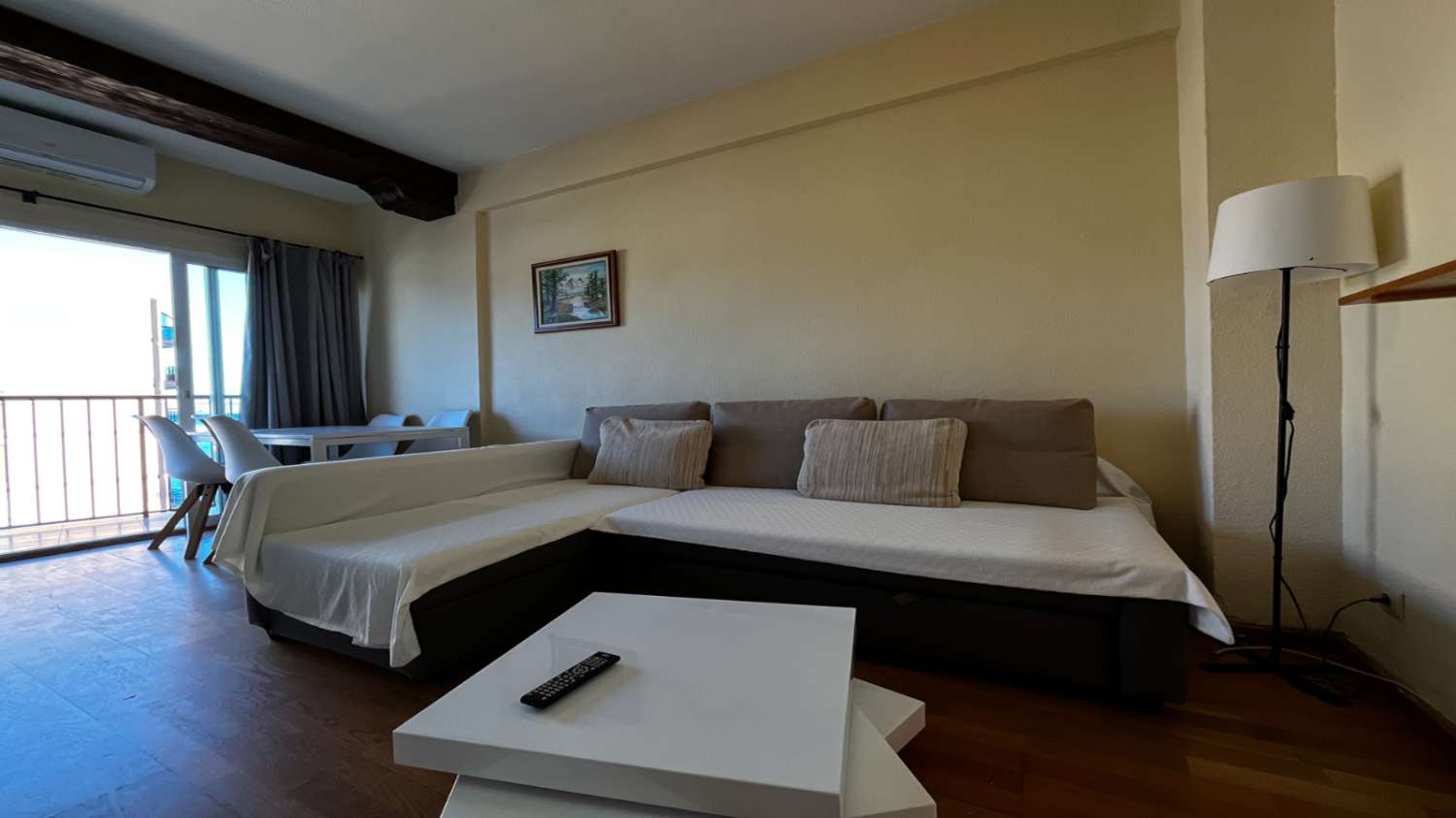 SE ALQUILA MEDIA TEMPORADA DESDE 15/10/2026- 31/05/2027 BONITO APARTAMENTO CON VISTAS AL MAR EN FUENGIROLA.