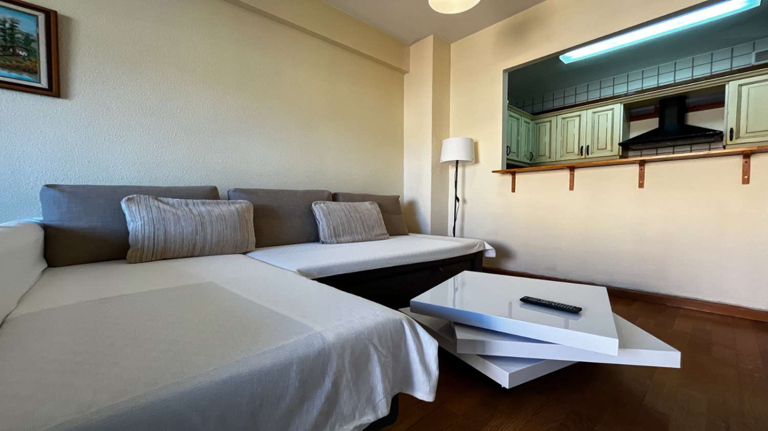 SE ALQUILA MEDIA TEMPORADA DESDE 15/10/2026- 31/05/2027 BONITO APARTAMENTO CON VISTAS AL MAR EN FUENGIROLA.