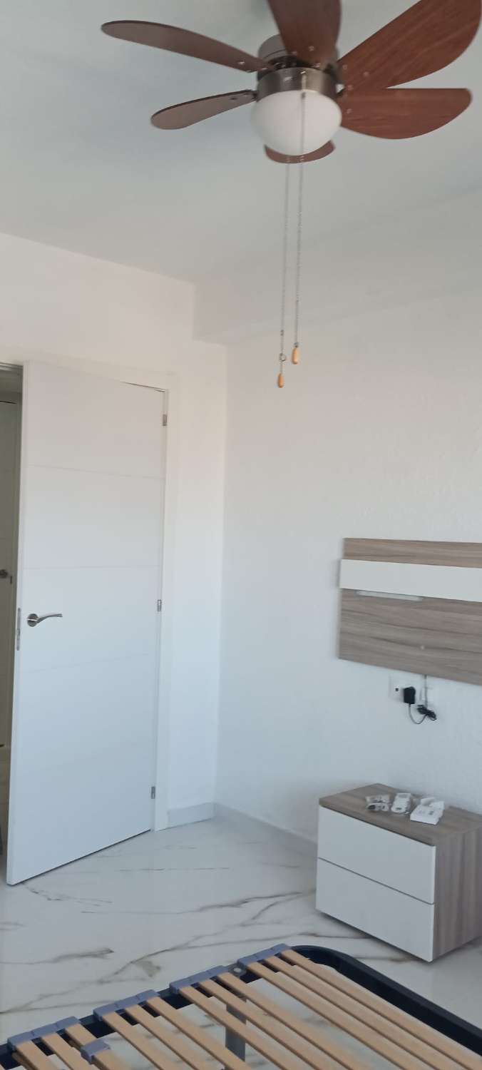 MEDIA TEMPORADA . SE ALQUILA DE 1.9.26-30.6.27 BONITO APARTAMENTO REFORMADO CON VISTAS AL MAR EN BENALMADENA