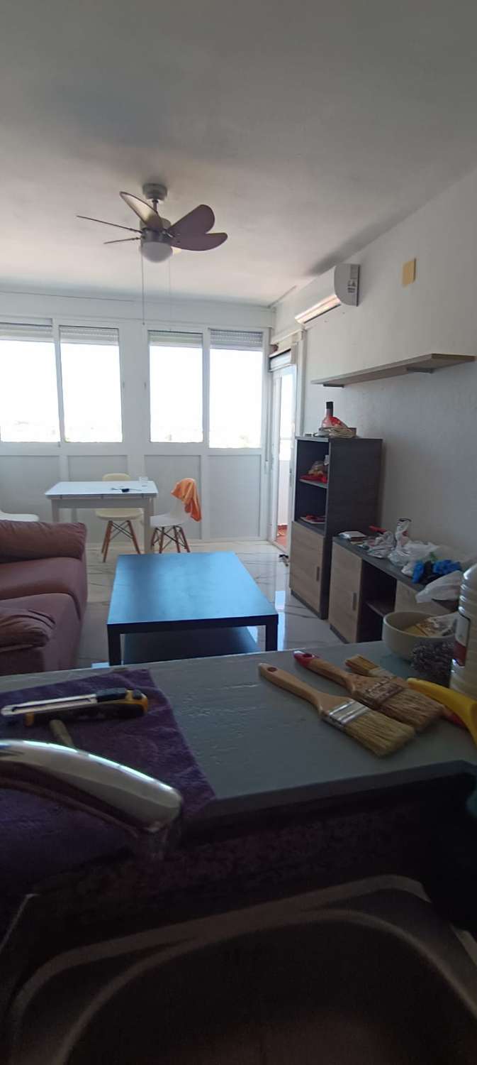 MEDIA TEMPORADA . SE ALQUILA DE 1.9.26-30.6.27 BONITO APARTAMENTO REFORMADO CON VISTAS AL MAR EN BENALMADENA