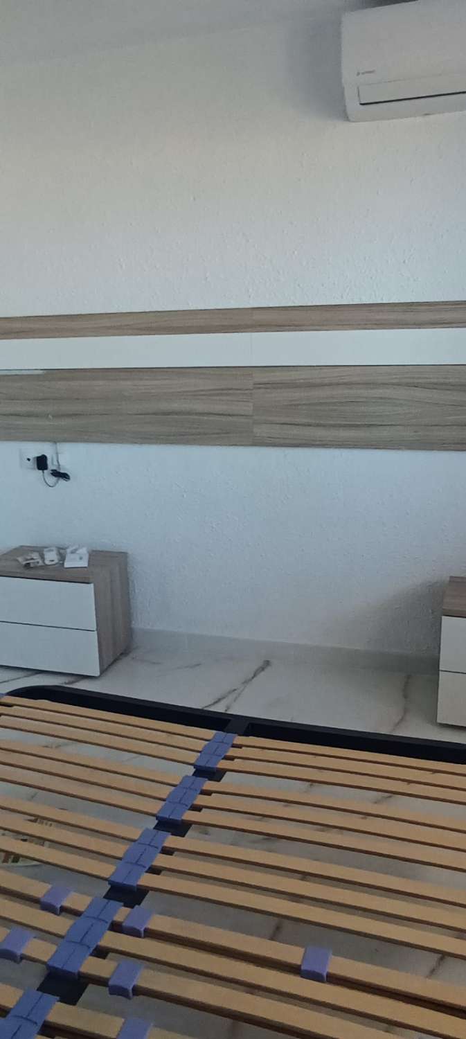 MEDIA TEMPORADA . SE ALQUILA DE 1.9.26-30.6.27 BONITO APARTAMENTO REFORMADO CON VISTAS AL MAR EN BENALMADENA