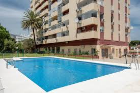 MEDIA TEMPORADA . SE ALQUILA DE 1.9.26-30.6.27 BONITO APARTAMENTO REFORMADO CON VISTAS AL MAR EN BENALMADENA