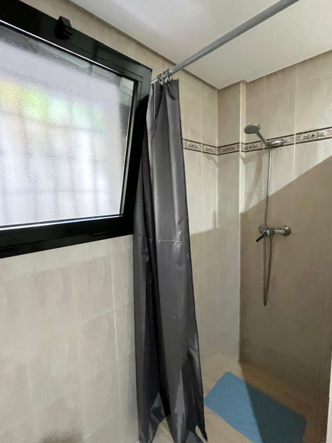 LARGA TEMPORADA Se alquila desde  1.7. 26 bonito apartamento en Benalmádena.