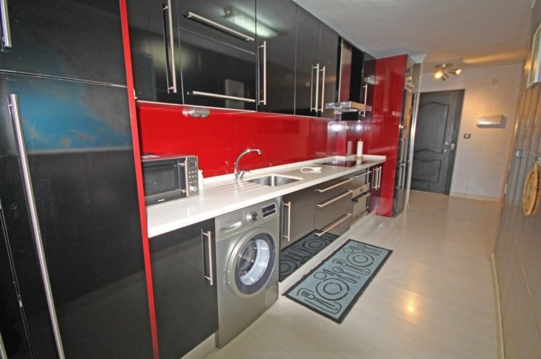SE ALQUILA DESDE 1.9.27-30.5.28 BONITO APARTAMENTO EN ª LINEA DE PLAYA  CON VISTAS AL MAR EN BENALMADENA