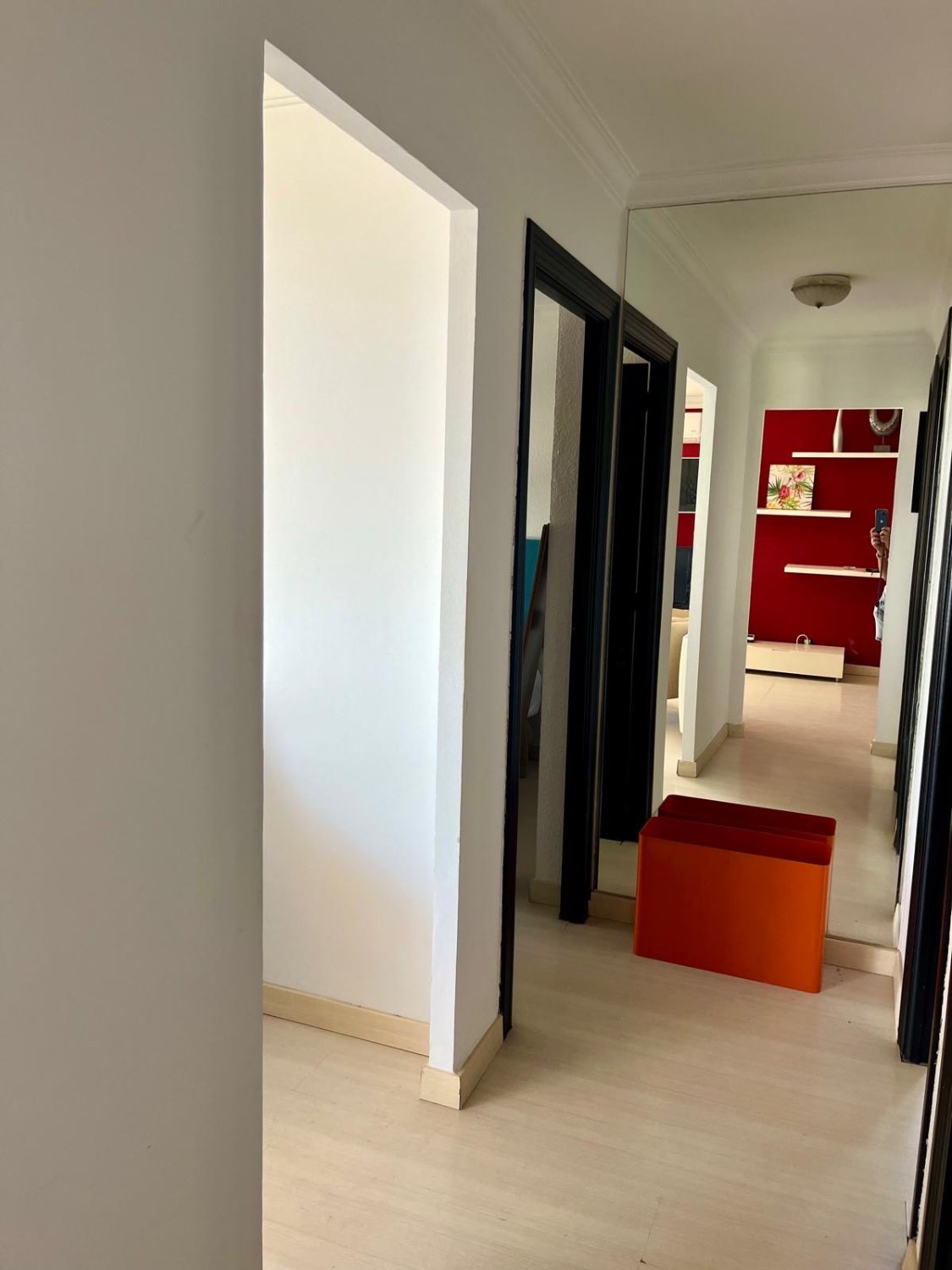 SE ALQUILA DESDE 1.9.27-30.5.28 BONITO APARTAMENTO EN ª LINEA DE PLAYA  CON VISTAS AL MAR EN BENALMADENA