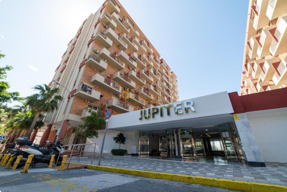 MEDIA TEMPORADA . SE ALQUILA ESTUDIO RECIENTEMENTE REFORMADO DESDE 1.9.26-30.6.27 EN BENALMÁDENA COSTA