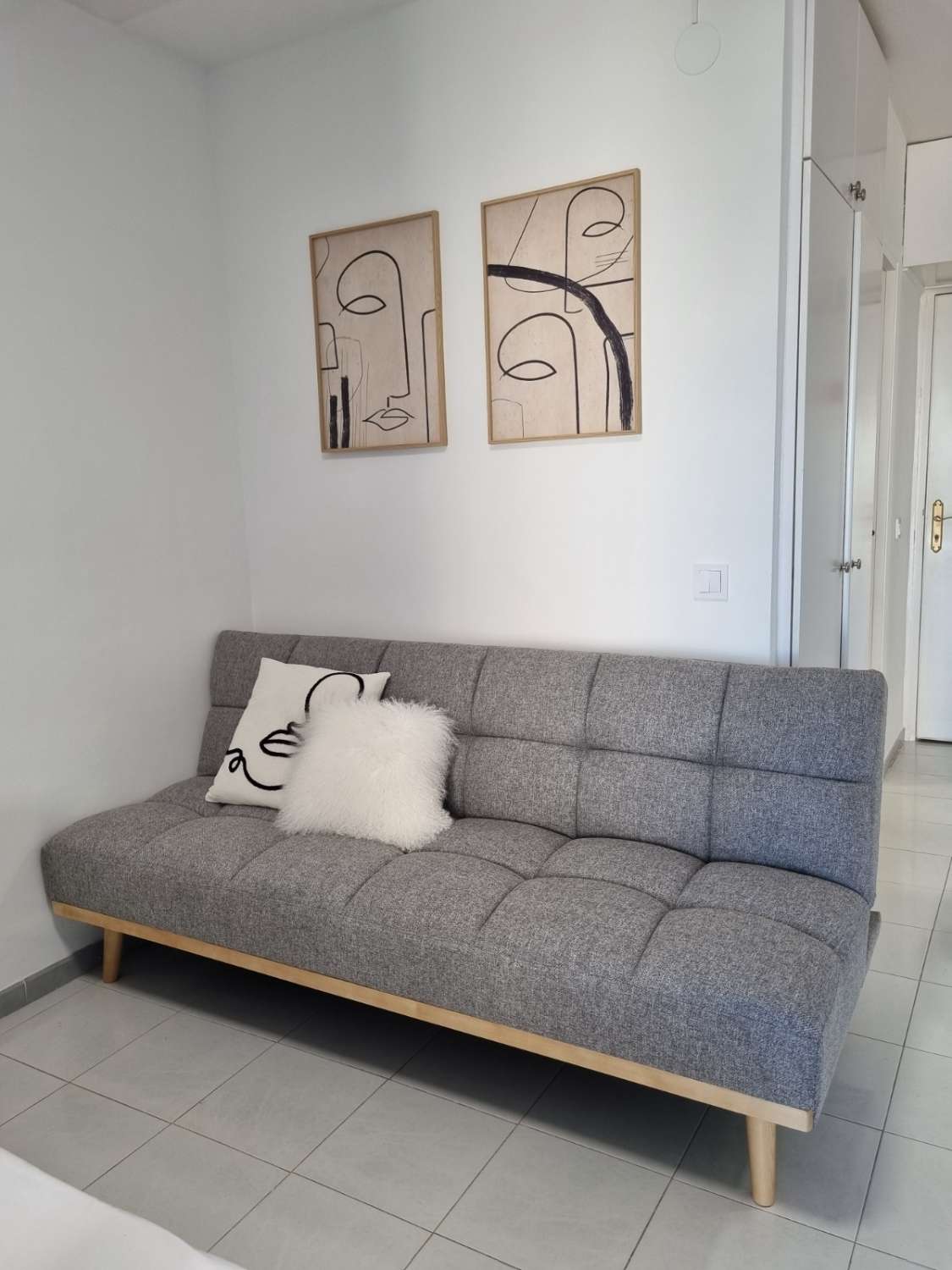 MEDIA TEMPORADA . SE ALQUILA ESTUDIO RECIENTEMENTE REFORMADO DESDE 1.9.26-30.6.27 EN BENALMÁDENA COSTA