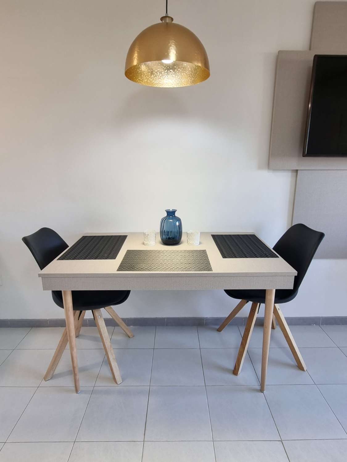 MEDIA TEMPORADA . SE ALQUILA ESTUDIO RECIENTEMENTE REFORMADO DESDE 1.9.26-30.6.27 EN BENALMÁDENA COSTA