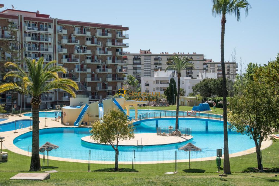 MEDIA TEMPORADA . SE ALQUILA ESTUDIO RECIENTEMENTE REFORMADO DESDE 1.9.26-30.6.27 EN BENALMÁDENA COSTA