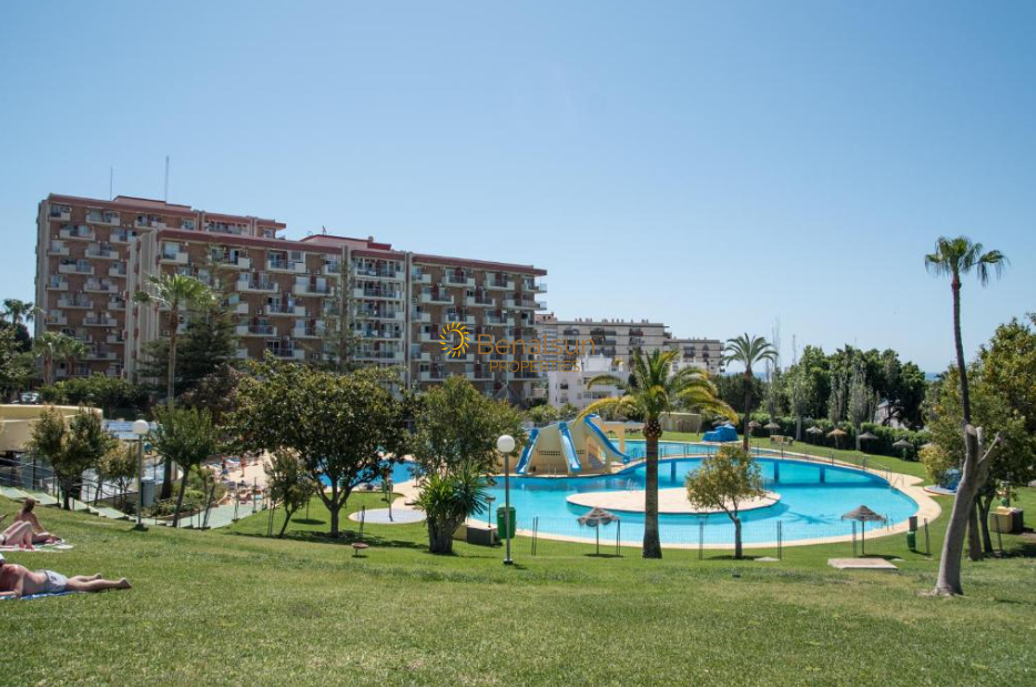 MEDIA TEMPORADA . SE ALQUILA ESTUDIO RECIENTEMENTE REFORMADO DESDE 1.9.26-30.6.27 EN BENALMÁDENA COSTA
