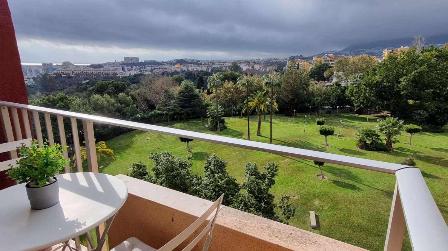 MEDIA TEMPORADA . SE ALQUILA ESTUDIO DESDE 1.9.26-30.6.27 EN BENALMÁDENA COSTA