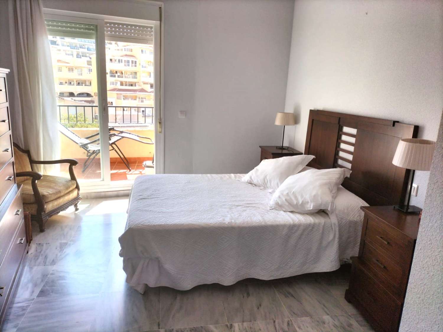 MEDIA TEMPORADA SE ALQUILA DESDE 01/09/26 - 30/06/27 EBONITO APARTAMENTO CON VISTAS LATERALES AL MAR N NUEVA TORREQUEBRADA (BENALMÁDENA COSTA).