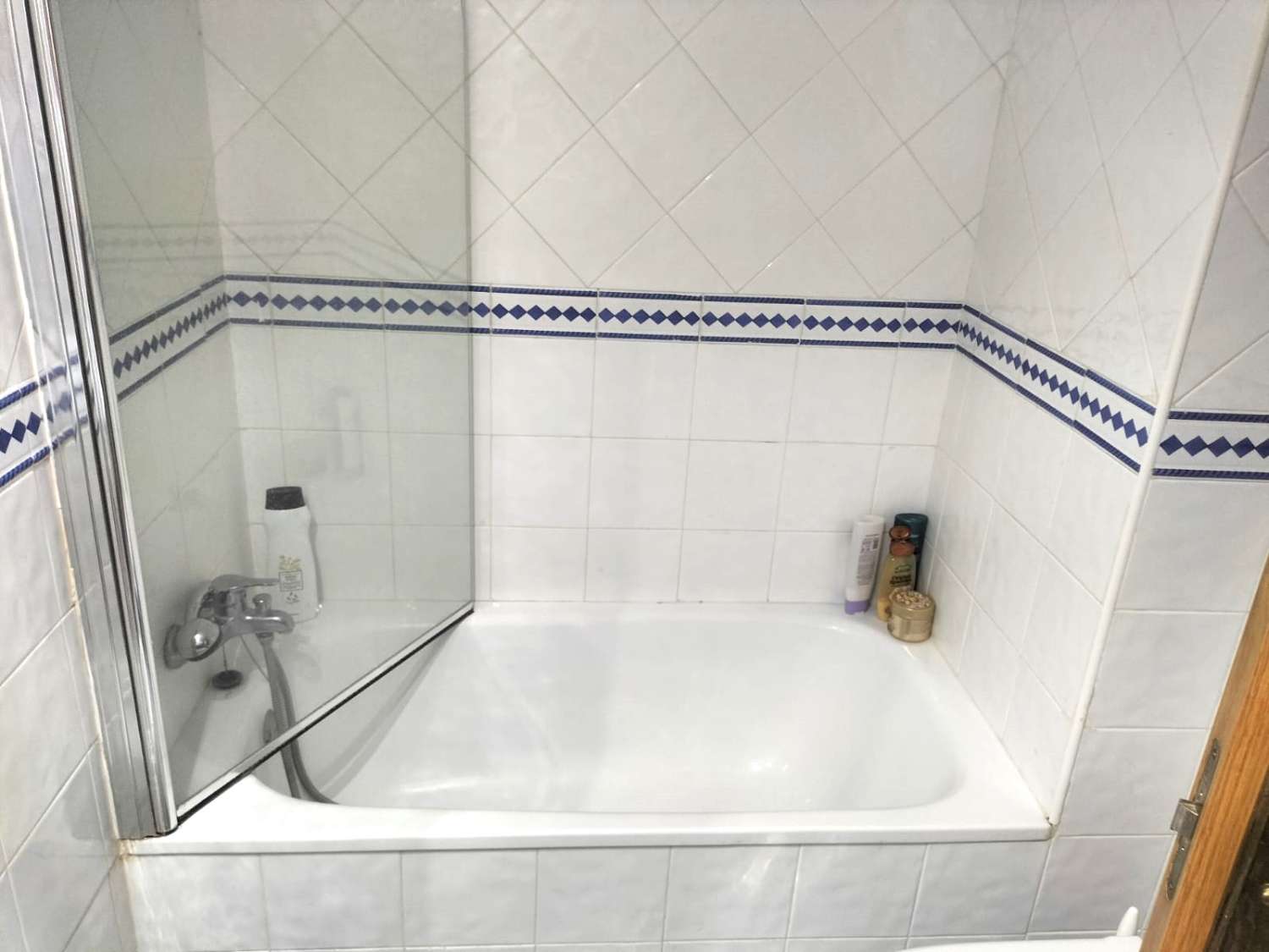 MEDIA TEMPORADA SE ALQUILA DESDE 01/09/26 - 30/06/27 EBONITO APARTAMENTO CON VISTAS LATERALES AL MAR N NUEVA TORREQUEBRADA (BENALMÁDENA COSTA).