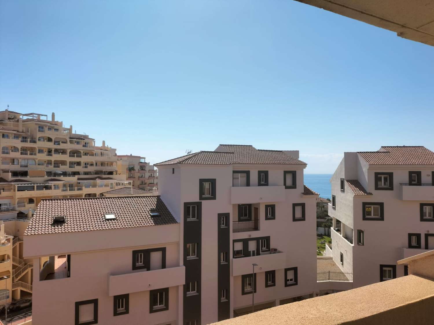 MEDIA TEMPORADA SE ALQUILA DESDE 01/09/26 - 30/06/27 EBONITO APARTAMENTO CON VISTAS LATERALES AL MAR N NUEVA TORREQUEBRADA (BENALMÁDENA COSTA).