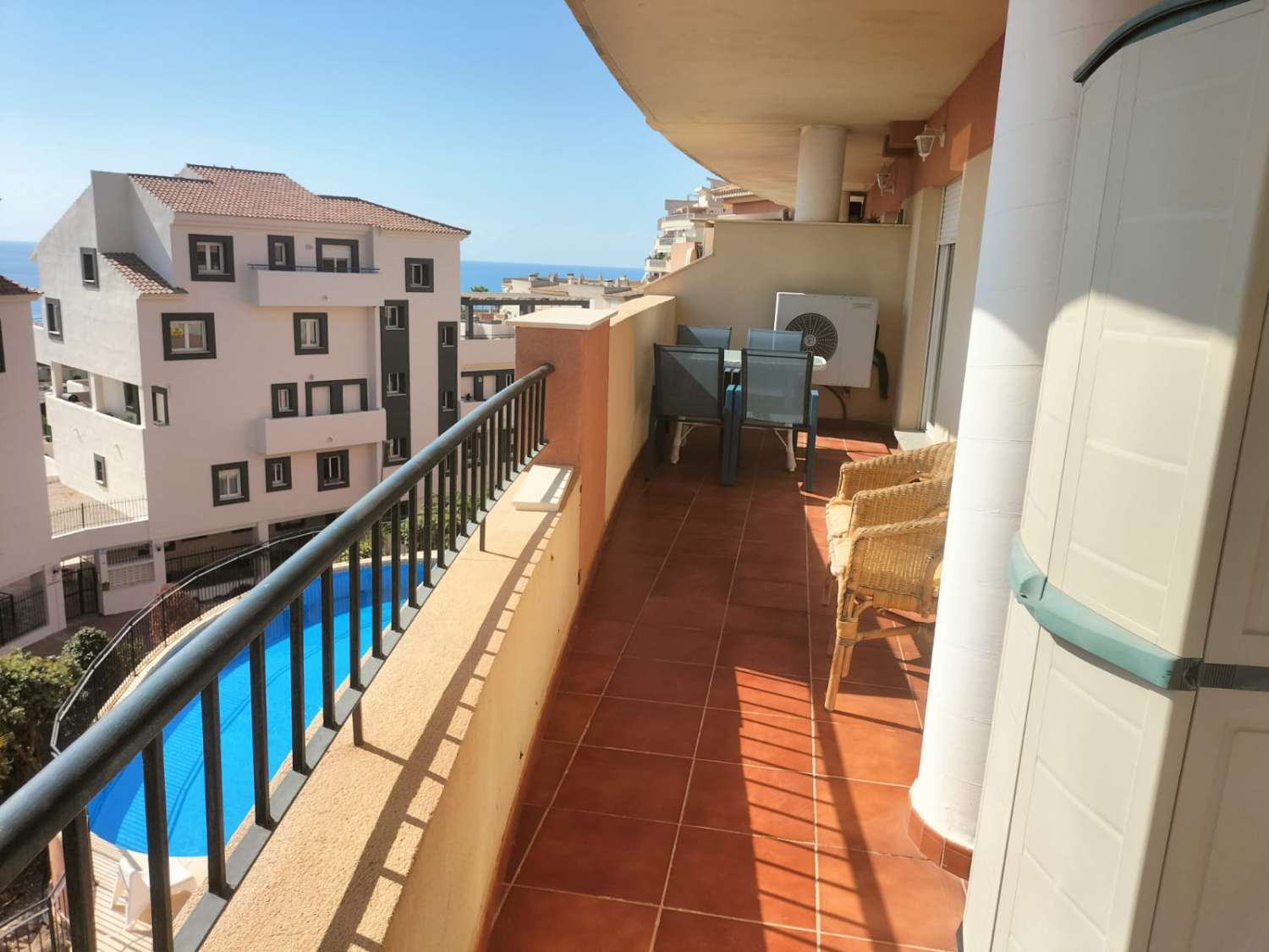 MEDIA TEMPORADA SE ALQUILA DESDE 01/09/26 - 30/06/27 EBONITO APARTAMENTO CON VISTAS LATERALES AL MAR N NUEVA TORREQUEBRADA (BENALMÁDENA COSTA).