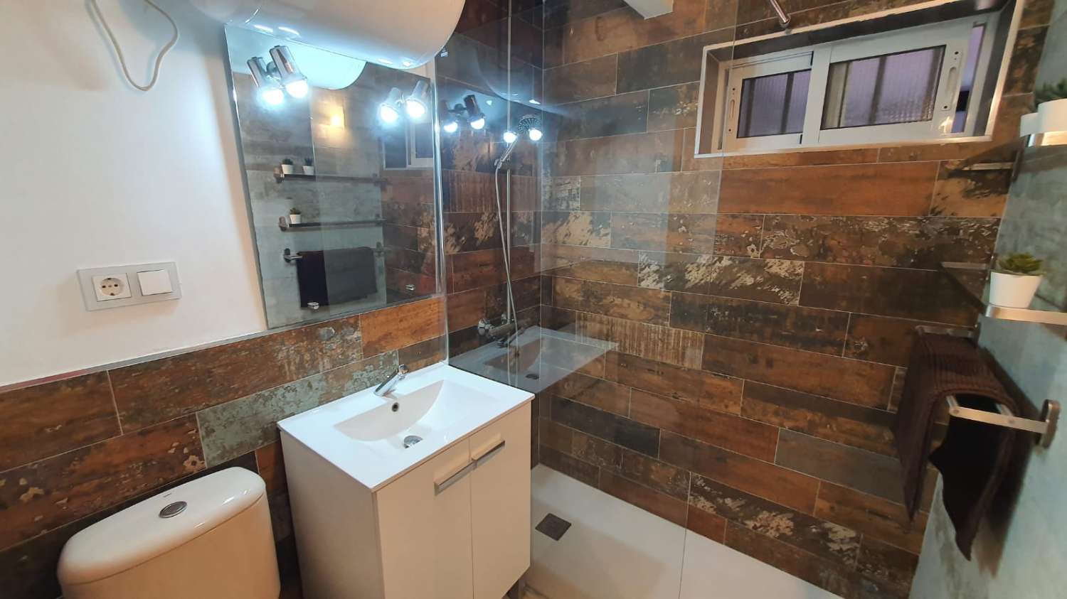 LARGA TEMPORADA SE ALQUILA DESDE 30.6.26 BONITO APARTAMENTO EN BENALMADENA