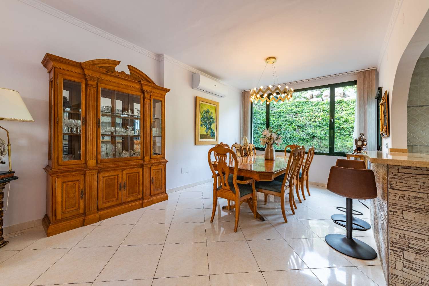 MIDDEN IN HET SEIZOEN, TE HUUR VAN 09-01-2026 - 30-06-20267 PRACHTIGE TWEE-EEN-KAP VILLA IN BENALMADENA COSTA