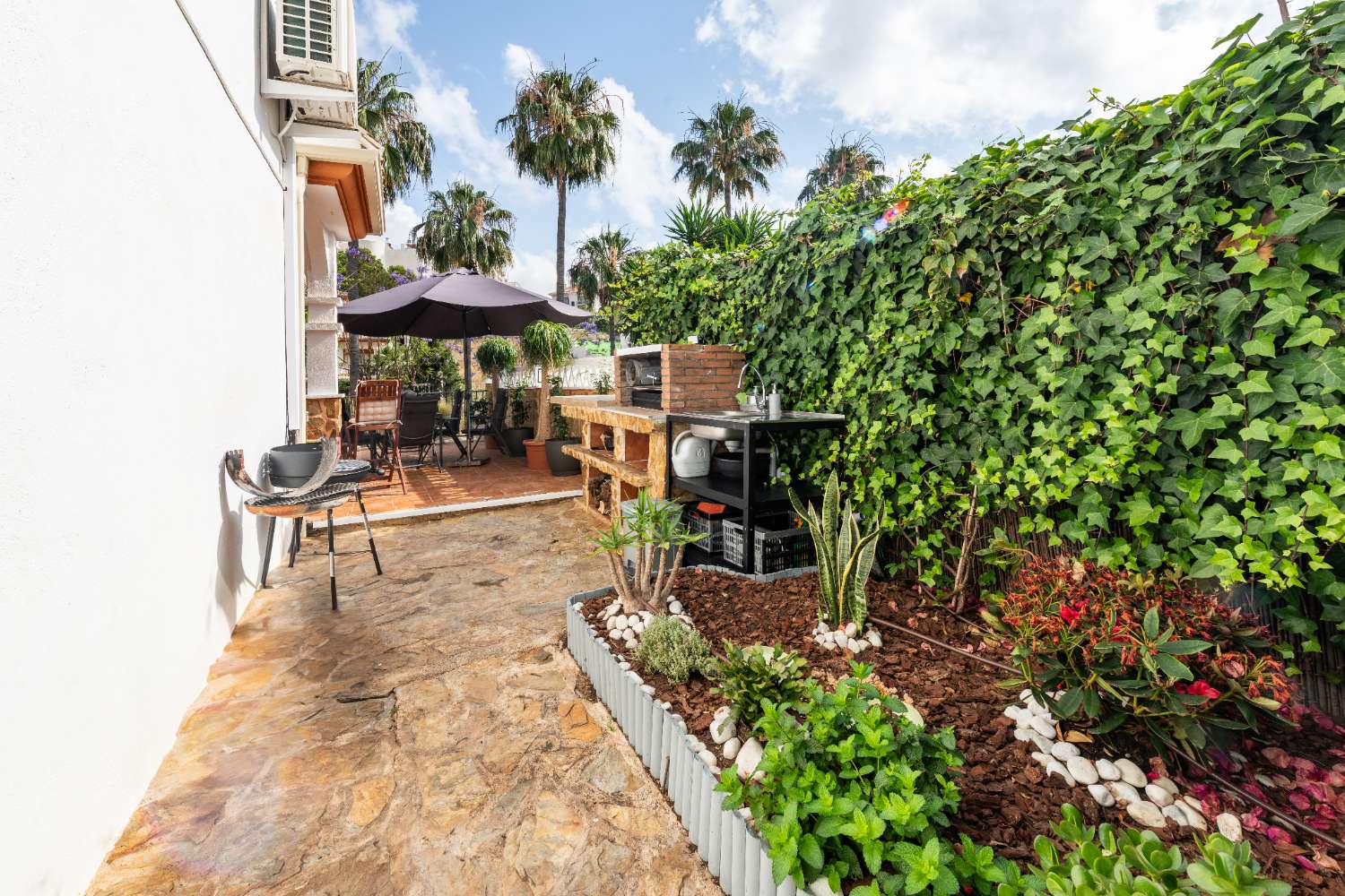 MIDDEN IN HET SEIZOEN, TE HUUR VAN 09-01-2026 - 30-06-20267 PRACHTIGE TWEE-EEN-KAP VILLA IN BENALMADENA COSTA