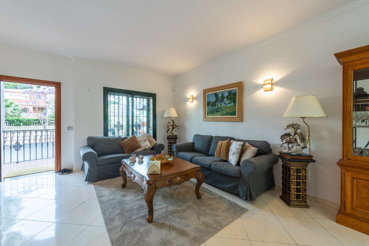MIDDEN IN HET SEIZOEN, TE HUUR VAN 09-01-2026 - 30-06-20267 PRACHTIGE TWEE-EEN-KAP VILLA IN BENALMADENA COSTA