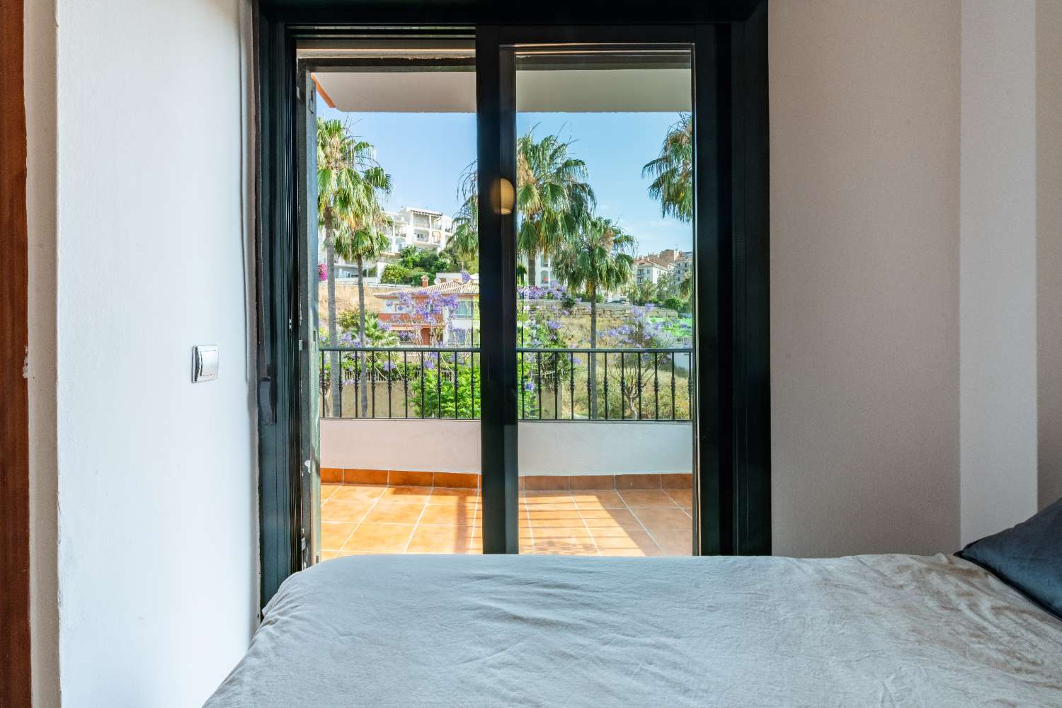 MIDDEN IN HET SEIZOEN, TE HUUR VAN 09-01-2026 - 30-06-20267 PRACHTIGE TWEE-EEN-KAP VILLA IN BENALMADENA COSTA