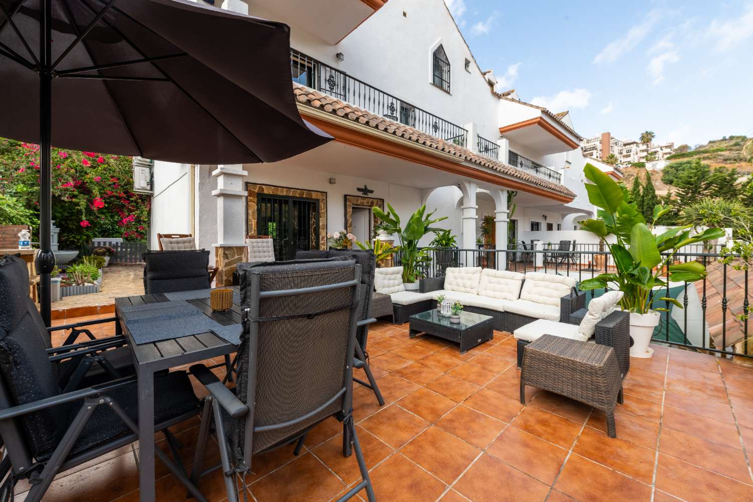 MIDDEN IN HET SEIZOEN, TE HUUR VAN 09-01-2026 - 30-06-20267 PRACHTIGE TWEE-EEN-KAP VILLA IN BENALMADENA COSTA