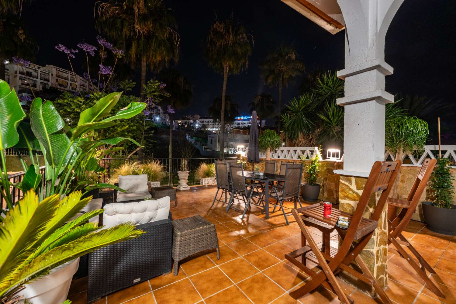MIDDEN IN HET SEIZOEN, TE HUUR VAN 09-01-2026 - 30-06-20267 PRACHTIGE TWEE-EEN-KAP VILLA IN BENALMADENA COSTA