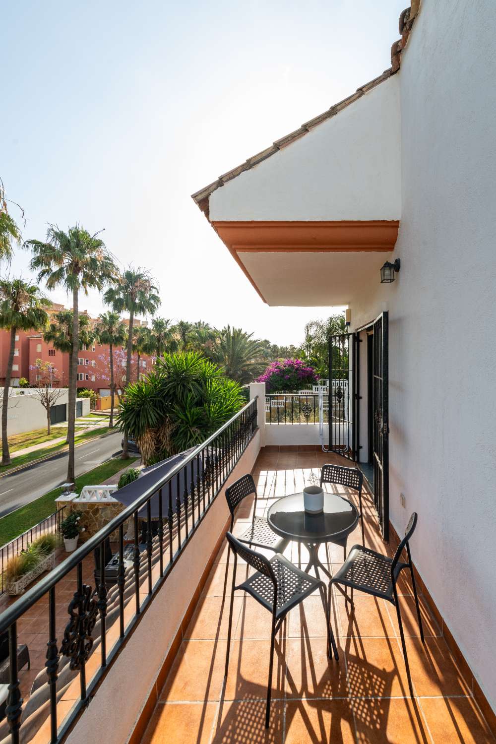 MIDDEN IN HET SEIZOEN, TE HUUR VAN 09-01-2026 - 30-06-20267 PRACHTIGE TWEE-EEN-KAP VILLA IN BENALMADENA COSTA
