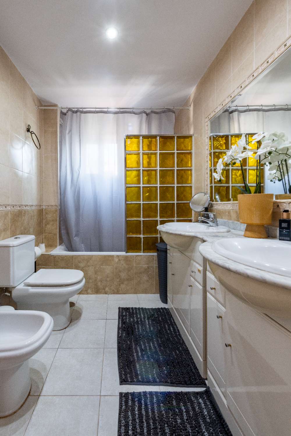 MIDDEN IN HET SEIZOEN, TE HUUR VAN 09-01-2026 - 30-06-20267 PRACHTIGE TWEE-EEN-KAP VILLA IN BENALMADENA COSTA