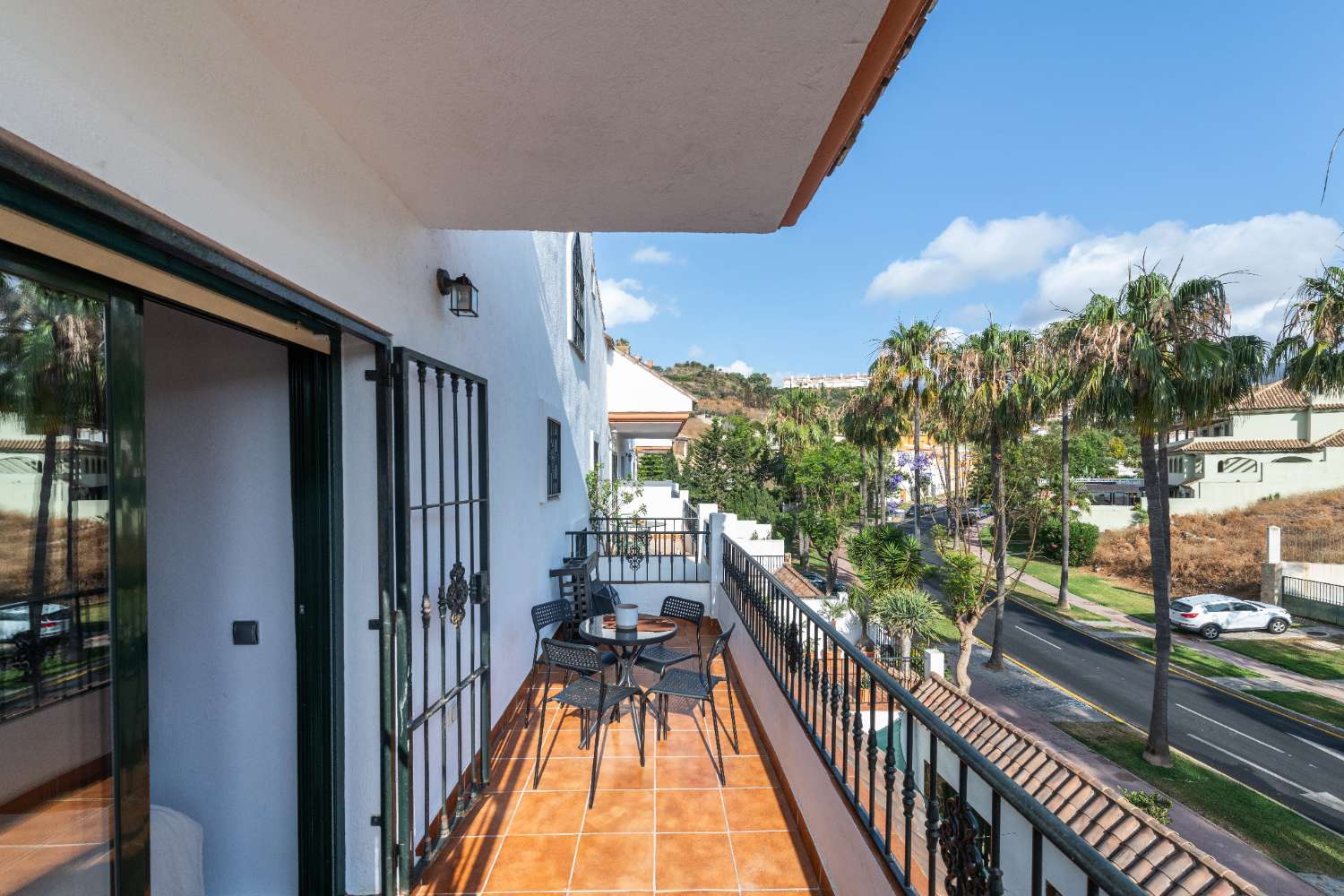 MIDDEN IN HET SEIZOEN, TE HUUR VAN 09-01-2026 - 30-06-20267 PRACHTIGE TWEE-EEN-KAP VILLA IN BENALMADENA COSTA