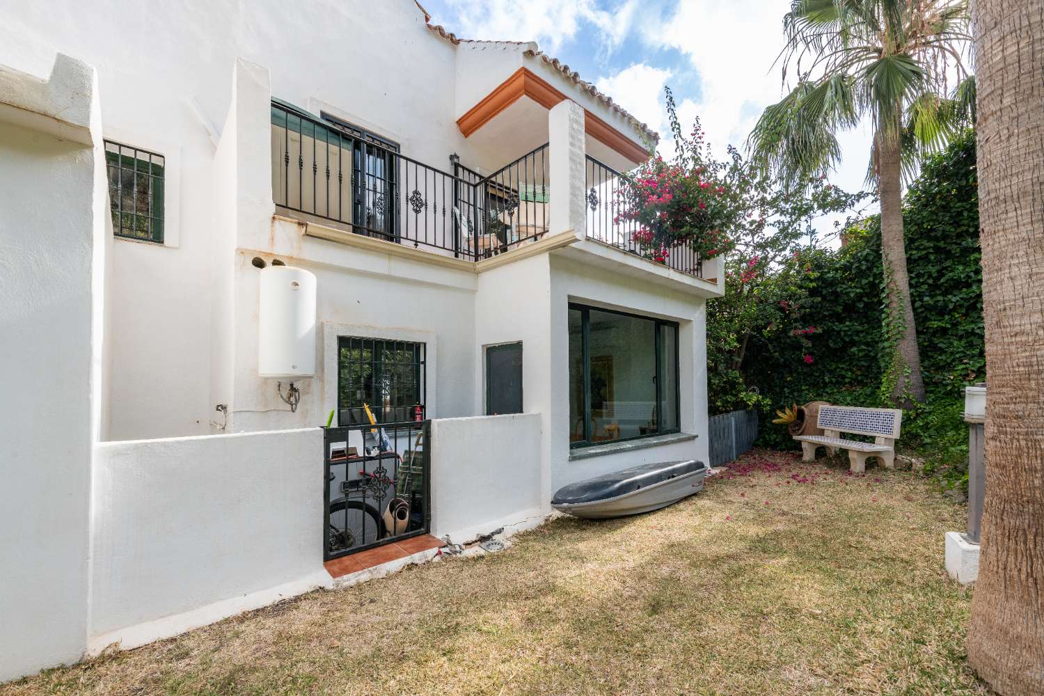 MIDDEN IN HET SEIZOEN, TE HUUR VAN 09-01-2026 - 30-06-20267 PRACHTIGE TWEE-EEN-KAP VILLA IN BENALMADENA COSTA
