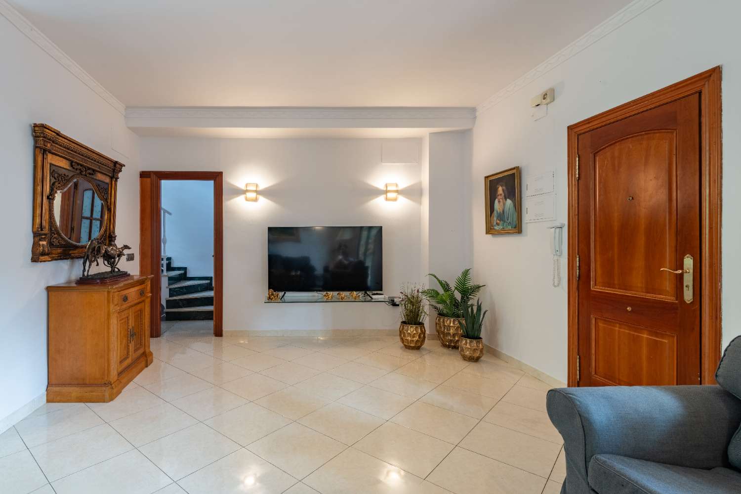 MIDDEN IN HET SEIZOEN, TE HUUR VAN 09-01-2026 - 30-06-20267 PRACHTIGE TWEE-EEN-KAP VILLA IN BENALMADENA COSTA